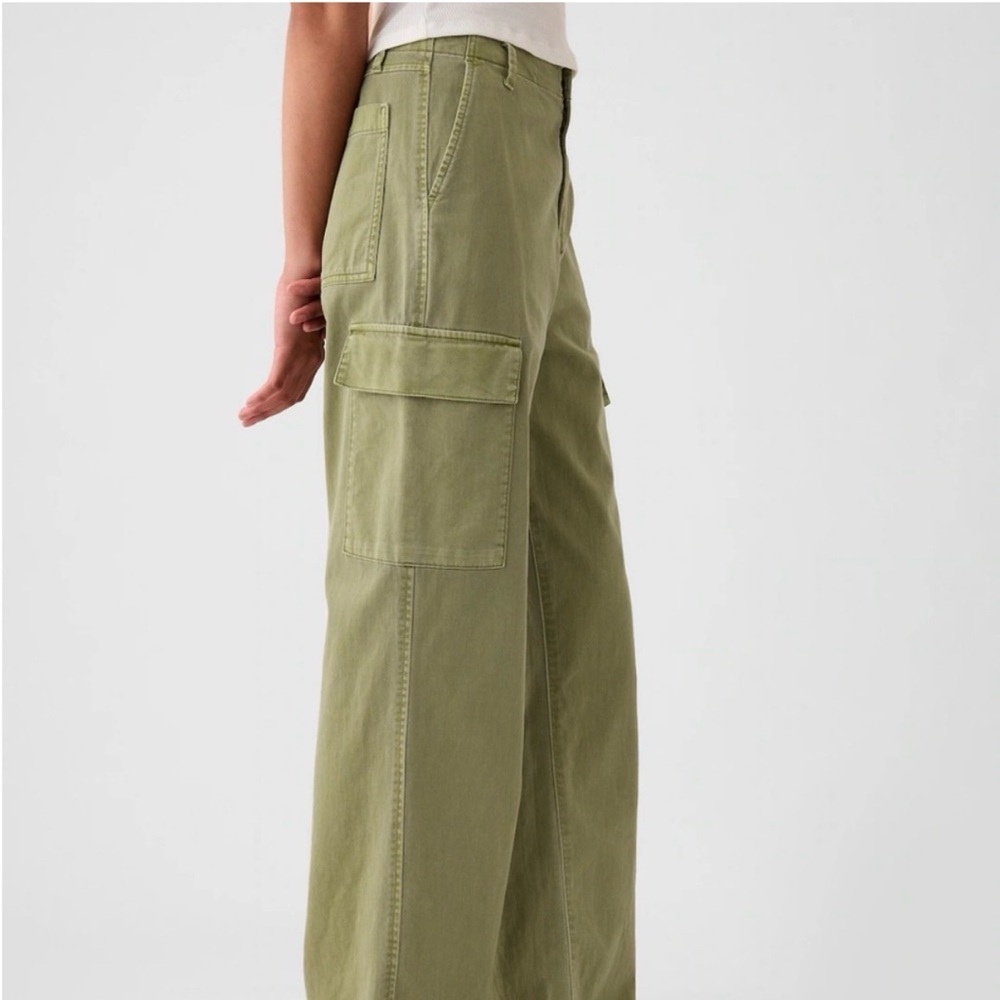 Gap | Loose Khaki Cargo Pants - Picture 2 of 9